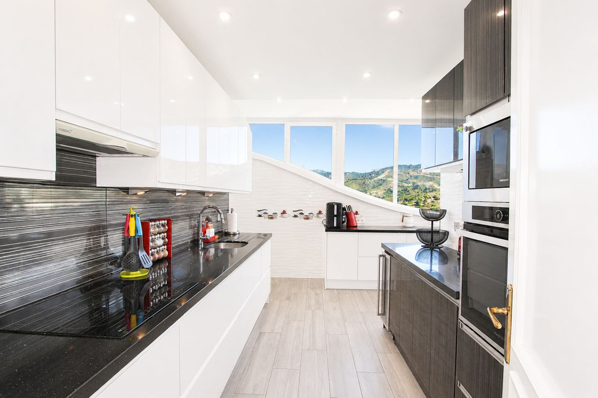 3 Bed Apartment for sale in Elviria Costa Del Sol, Málaga, Spain