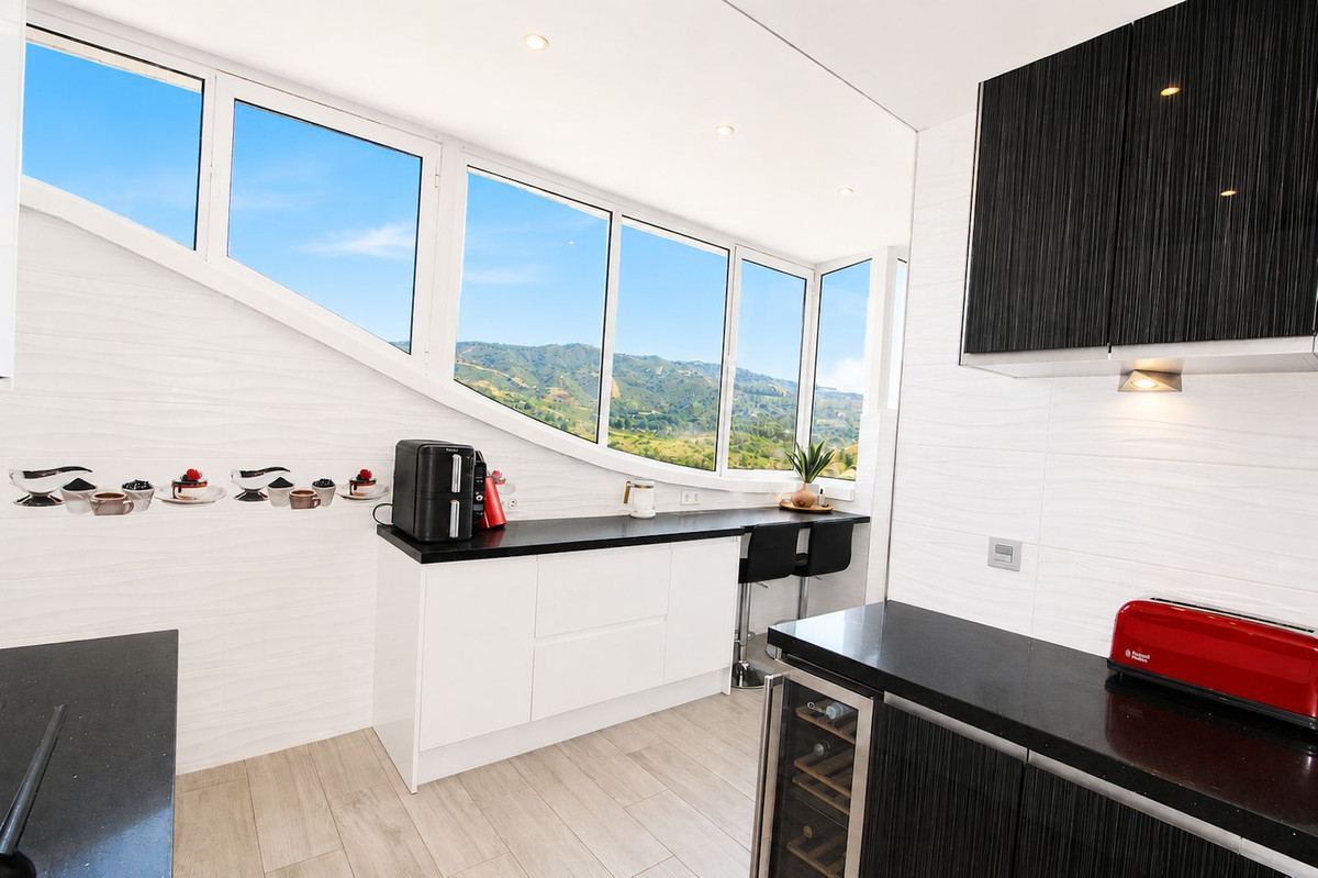 3 Bed Apartment for sale in Elviria Costa Del Sol, Málaga, Spain