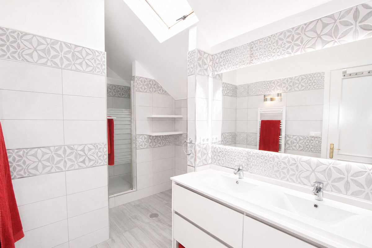 3 Bed Apartment for sale in Elviria Costa Del Sol, Málaga, Spain