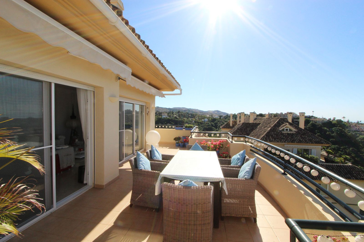 3 Bed Apartment for sale in Elviria Costa Del Sol, Málaga, Spain