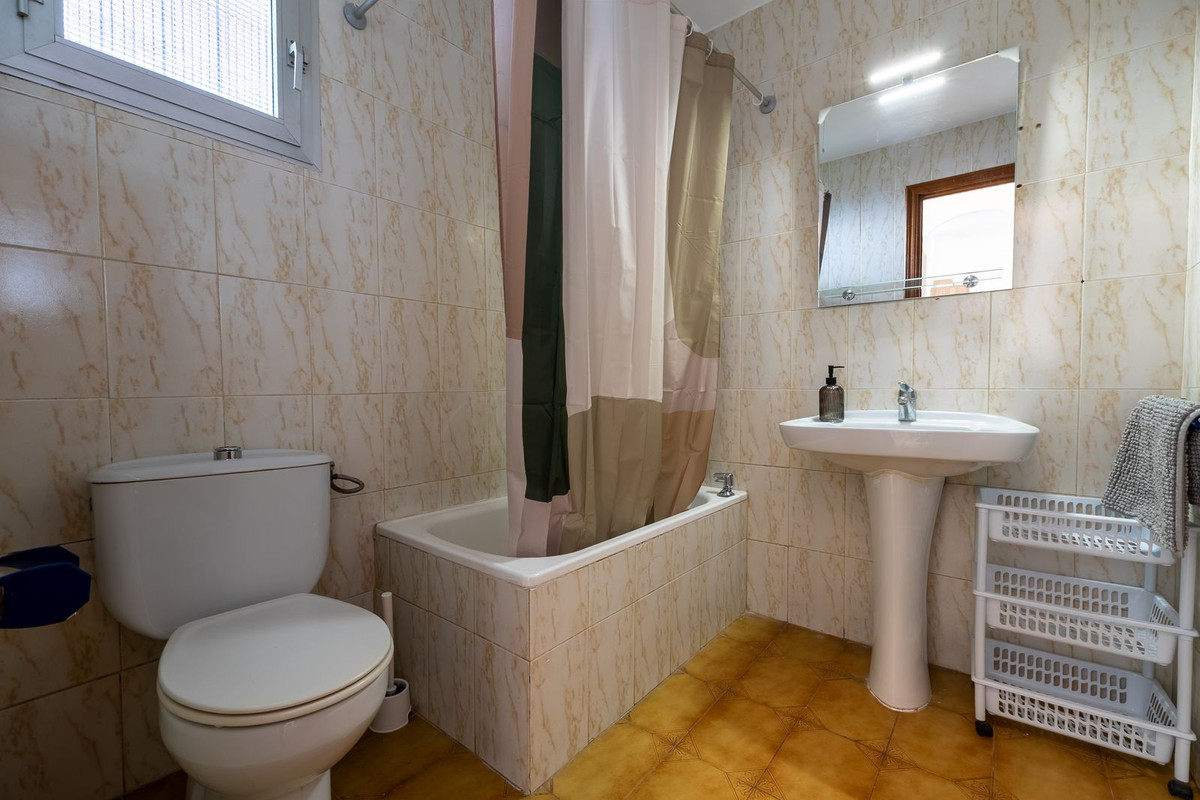 2 Bed Townhouse for sale in Los Pacos Costa Del Sol, Málaga, Spain