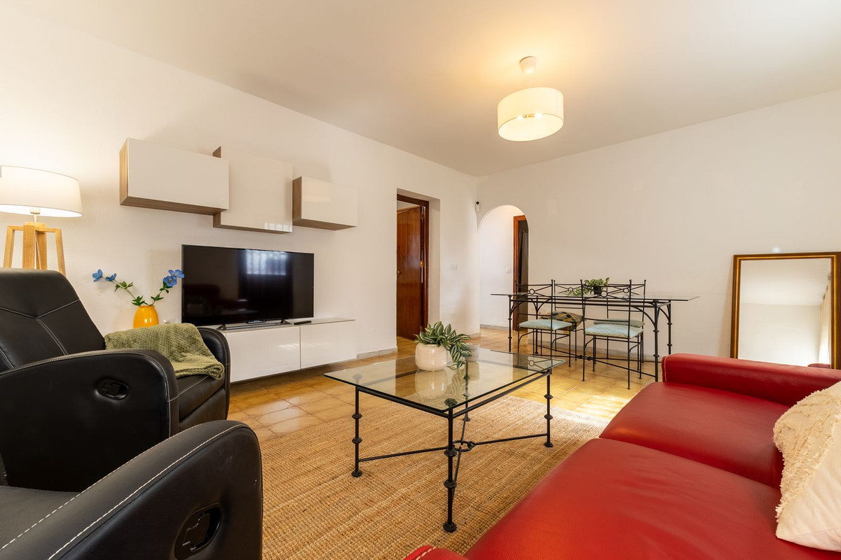 2 Bed Townhouse for sale in Los Pacos Costa Del Sol, Málaga, Spain