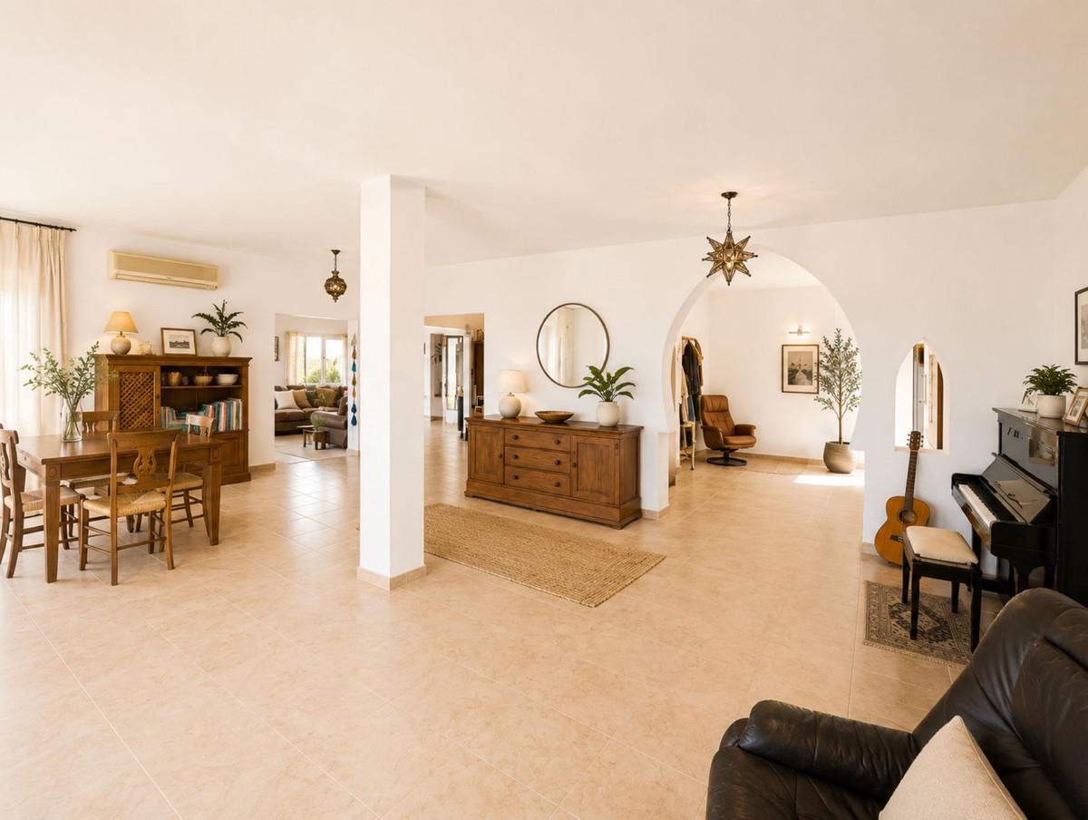 8 Bed Townhouse for sale in Gaucín Costa Del Sol, Málaga, Spain