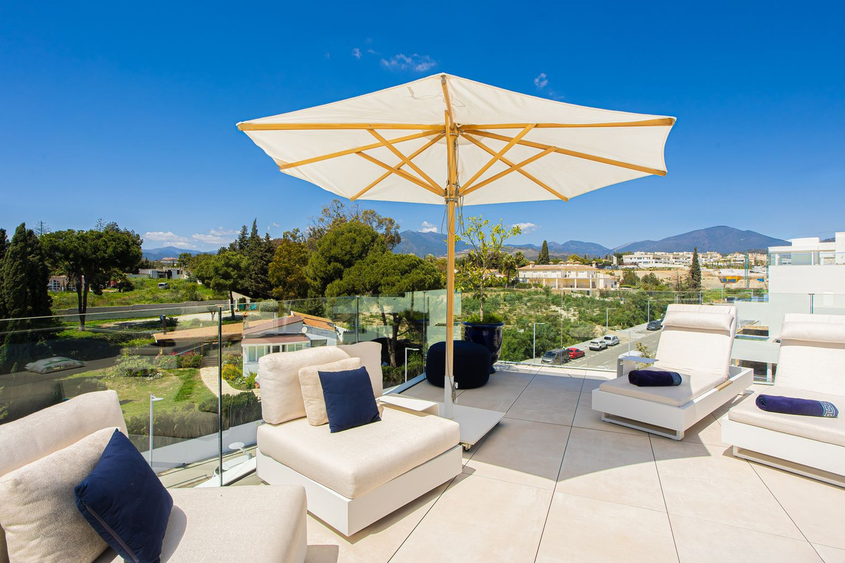 3 Bed Apartment for sale in Puerto Banús Costa Del Sol, Málaga, Spain