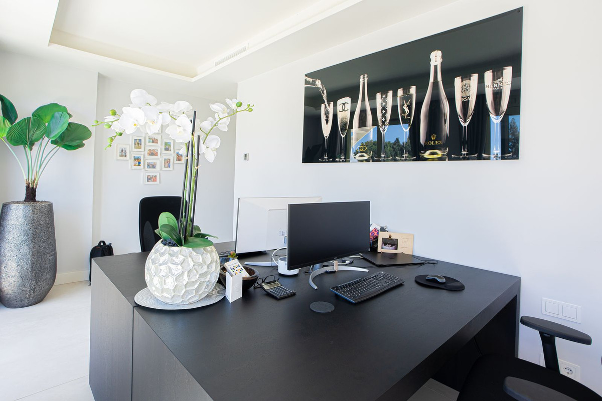 3 Bed Apartment for sale in Puerto Banús Costa Del Sol, Málaga, Spain