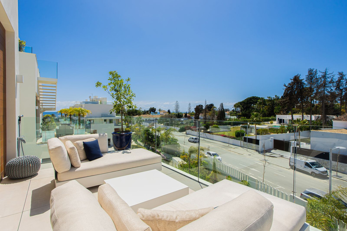3 Bed Apartment for sale in Puerto Banús Costa Del Sol, Málaga, Spain
