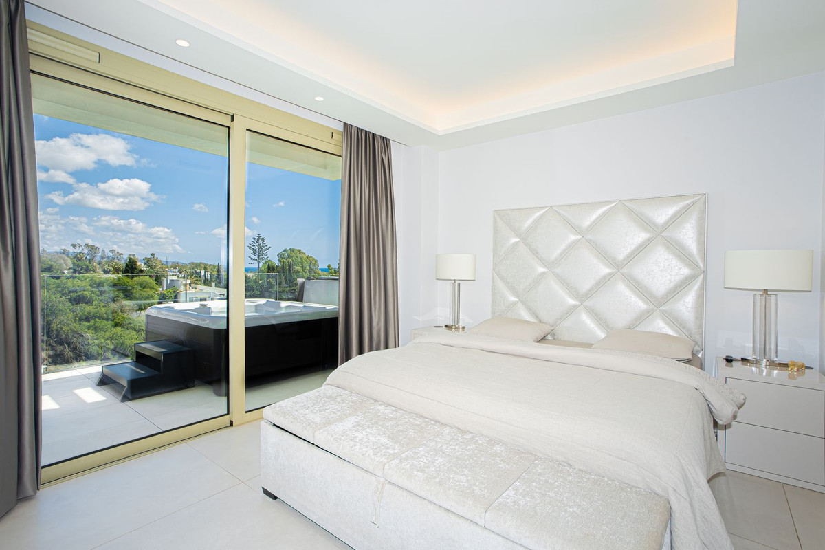 3 Bed Apartment for sale in Puerto Banús Costa Del Sol, Málaga, Spain