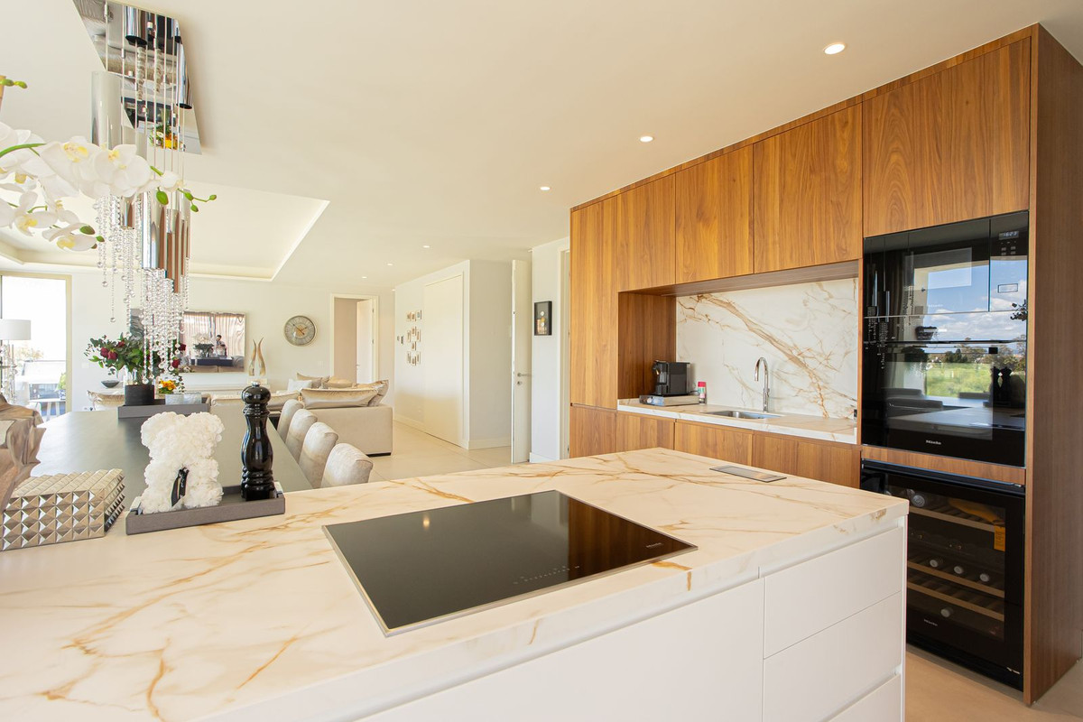 3 Bed Apartment for sale in Puerto Banús Costa Del Sol, Málaga, Spain