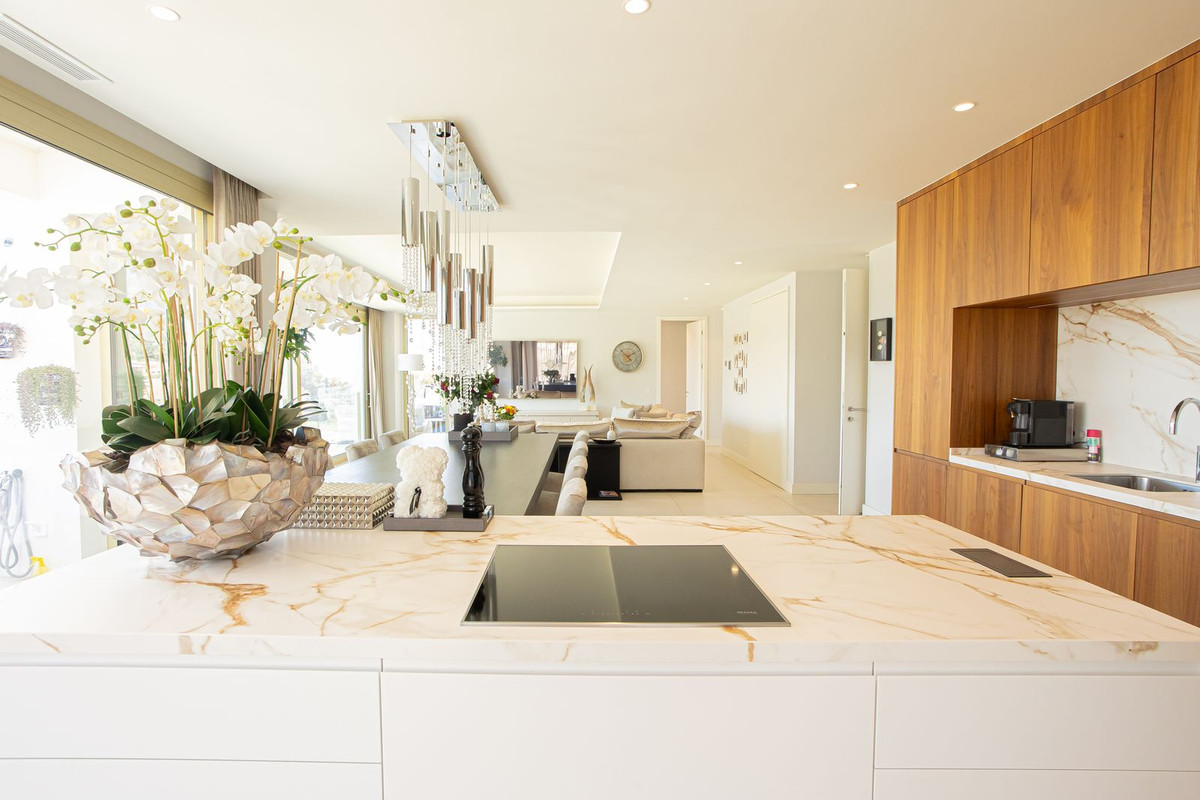 3 Bed Apartment for sale in Puerto Banús Costa Del Sol, Málaga, Spain