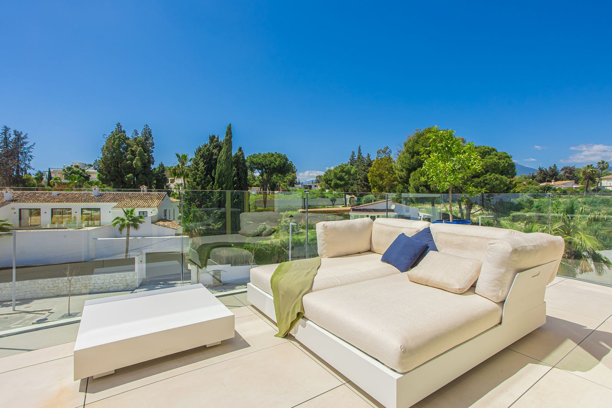 3 Bed Apartment for sale in Puerto Banús Costa Del Sol, Málaga, Spain