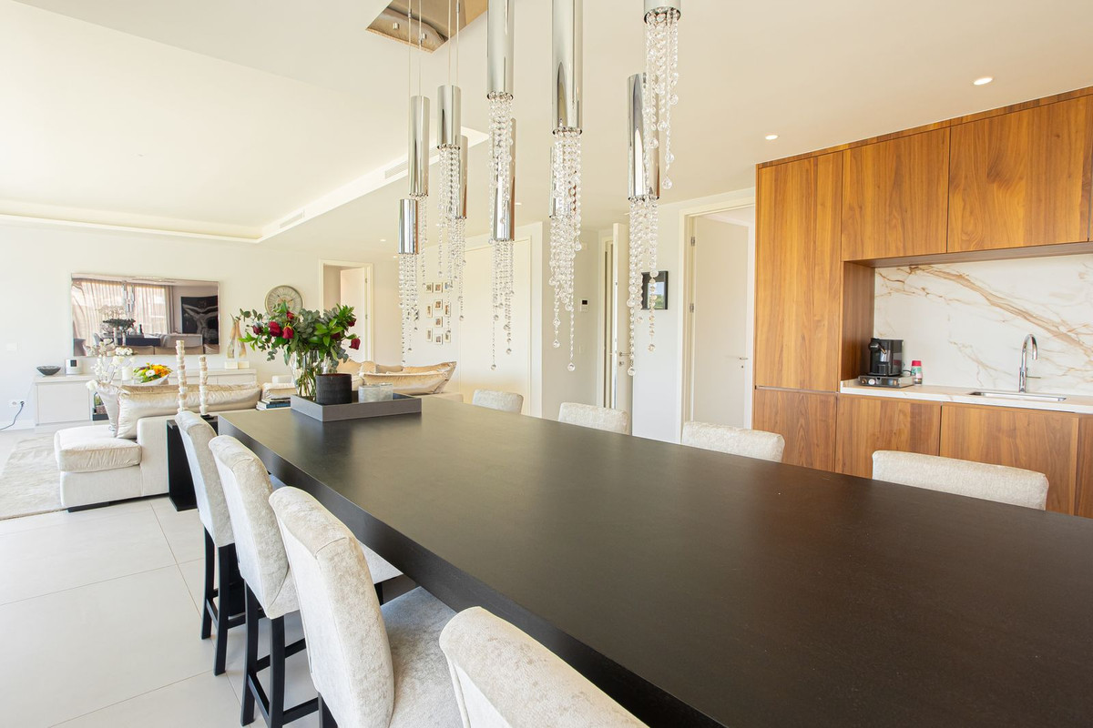 3 Bed Apartment for sale in Puerto Banús Costa Del Sol, Málaga, Spain
