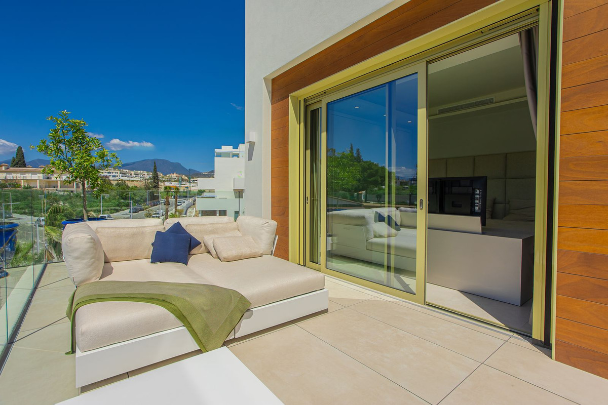 3 Bed Apartment for sale in Puerto Banús Costa Del Sol, Málaga, Spain