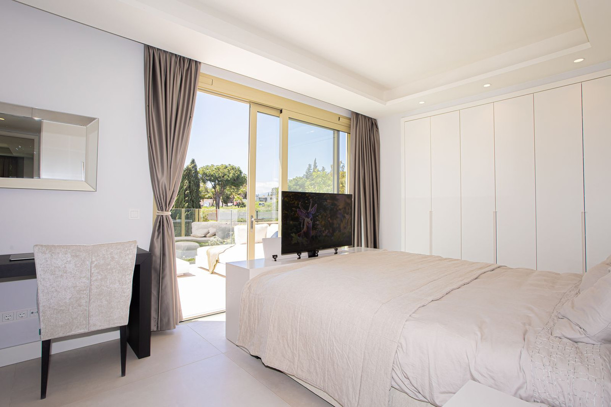 3 Bed Apartment for sale in Puerto Banús Costa Del Sol, Málaga, Spain