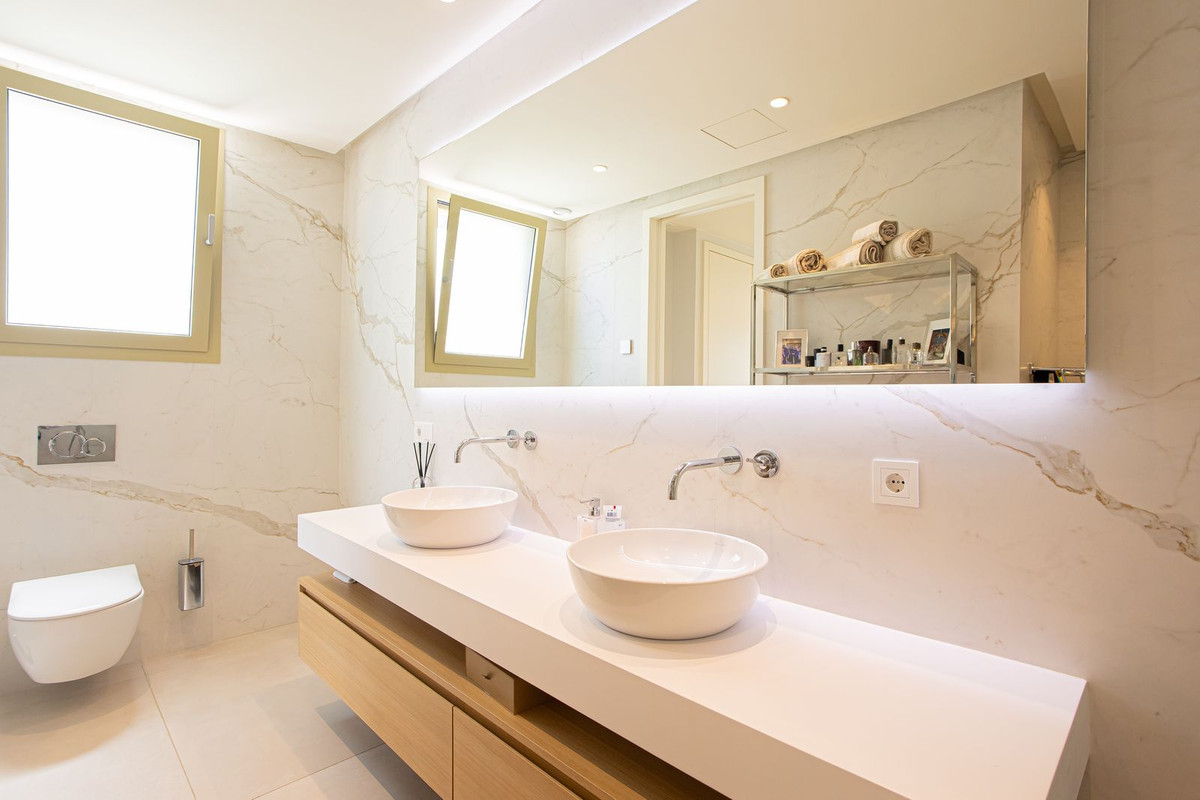 3 Bed Apartment for sale in Puerto Banús Costa Del Sol, Málaga, Spain