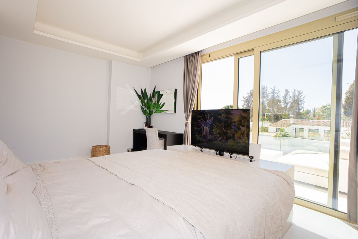 3 Bed Apartment for sale in Puerto Banús Costa Del Sol, Málaga, Spain