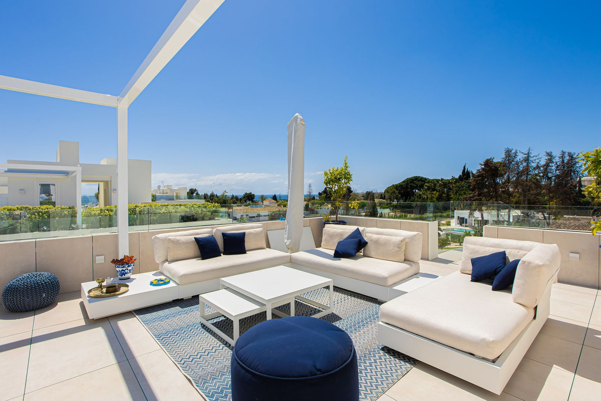 3 Bed Apartment for sale in Puerto Banús Costa Del Sol, Málaga, Spain