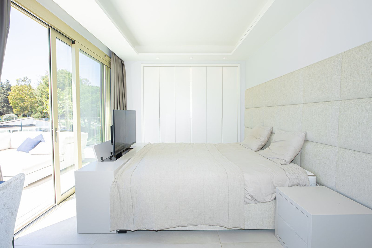 3 Bed Apartment for sale in Puerto Banús Costa Del Sol, Málaga, Spain