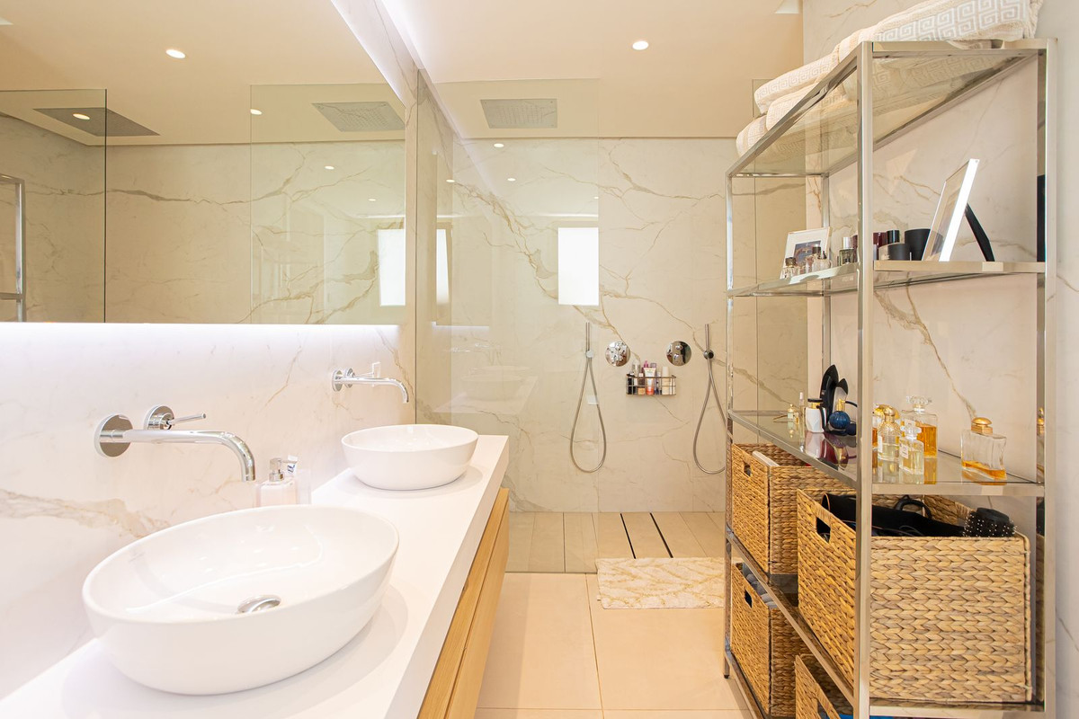 3 Bed Apartment for sale in Puerto Banús Costa Del Sol, Málaga, Spain