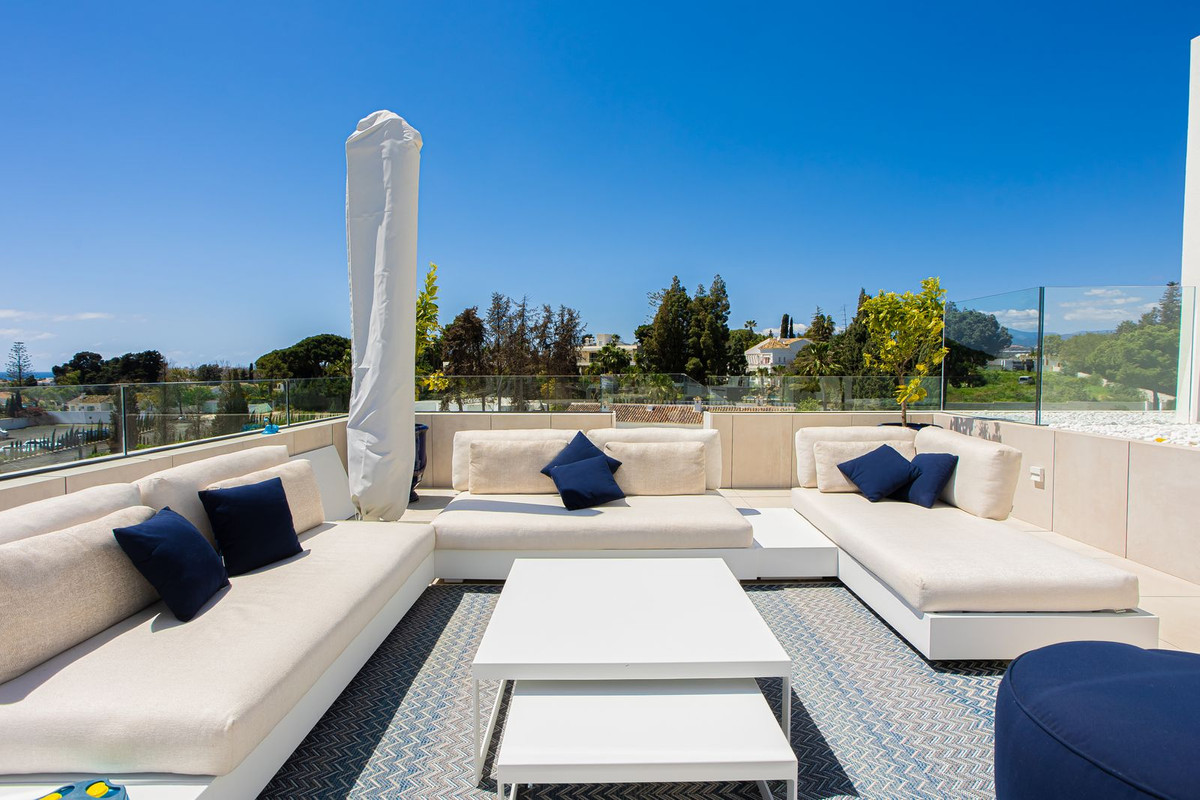 3 Bed Apartment for sale in Puerto Banús Costa Del Sol, Málaga, Spain