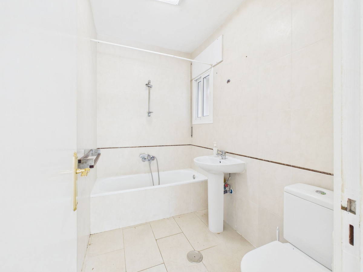 1 Bed Apartment for sale in Estepona Costa Del Sol, Málaga, Spain