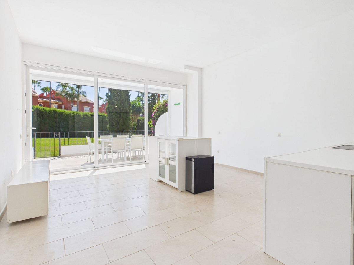 1 Bed Apartment for sale in Estepona Costa Del Sol, Málaga, Spain