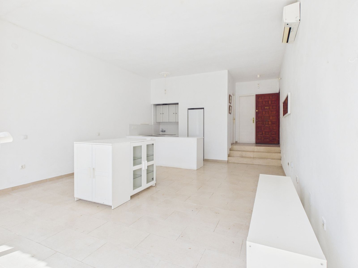 1 Bed Apartment for sale in Estepona Costa Del Sol, Málaga, Spain