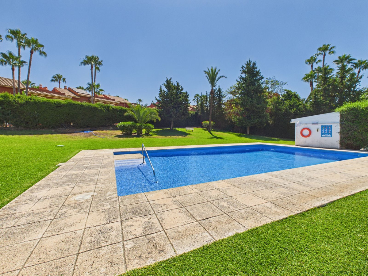 1 Bed Apartment for sale in Estepona Costa Del Sol, Málaga, Spain