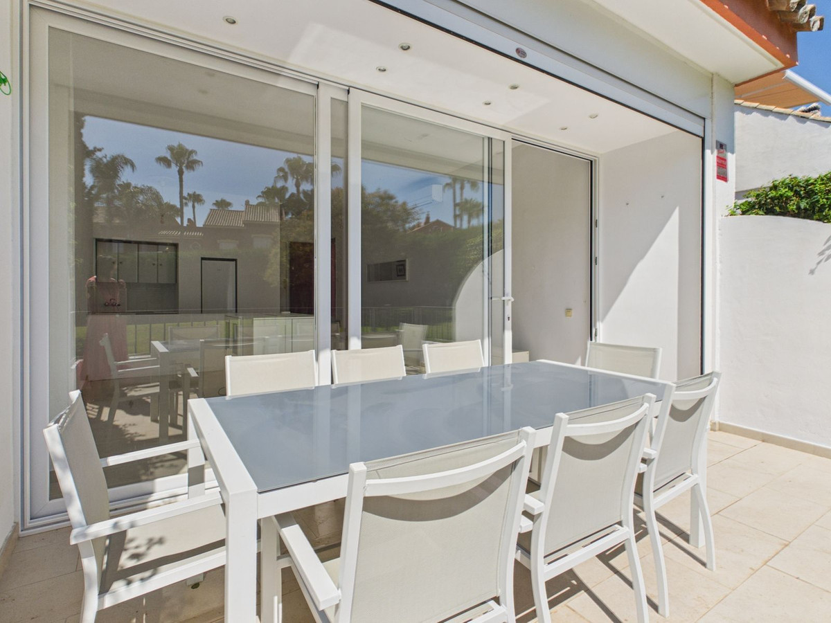 1 Bed Apartment for sale in Estepona Costa Del Sol, Málaga, Spain