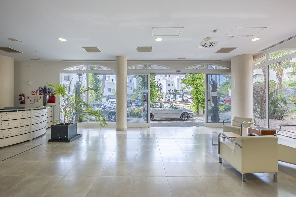 36 Bed Commercial unit for sale in El Paraiso Costa Del Sol, Málaga, Spain