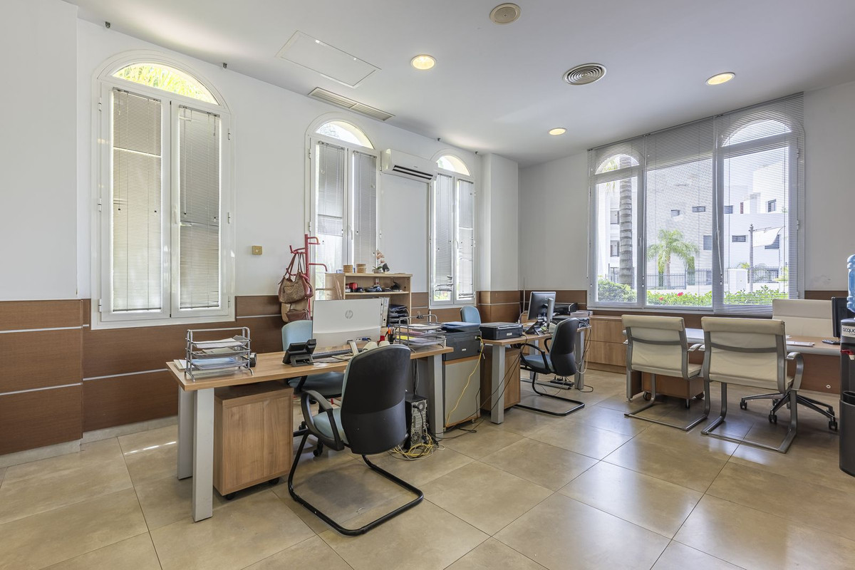 36 Bed Commercial unit for sale in El Paraiso Costa Del Sol, Málaga, Spain