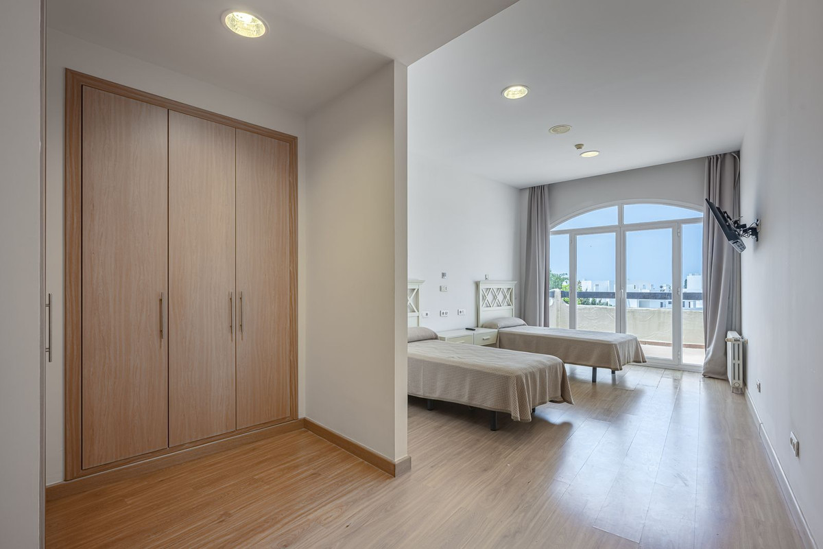 36 Bed Commercial unit for sale in El Paraiso Costa Del Sol, Málaga, Spain