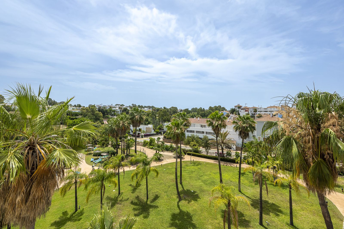 36 Bed Commercial unit for sale in El Paraiso Costa Del Sol, Málaga, Spain