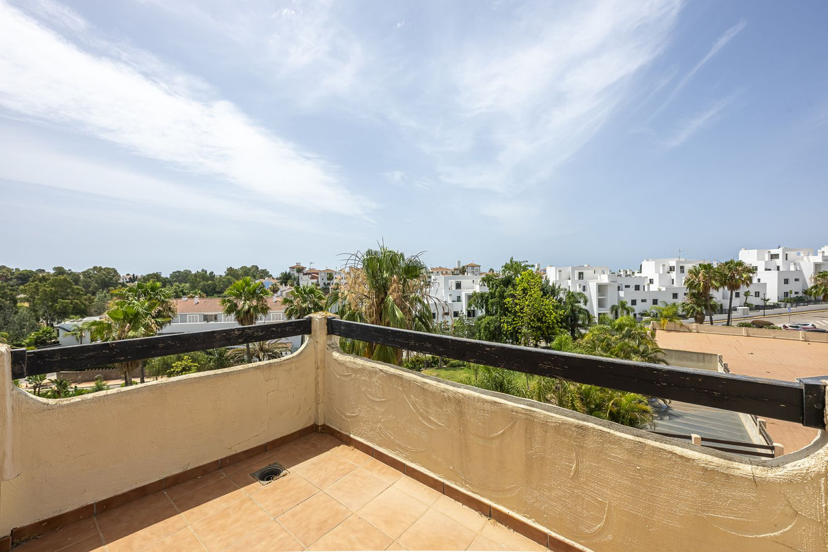 36 Bed Commercial unit for sale in El Paraiso Costa Del Sol, Málaga, Spain