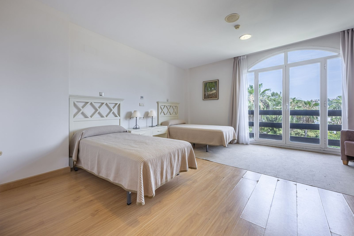 36 Bed Commercial unit for sale in El Paraiso Costa Del Sol, Málaga, Spain