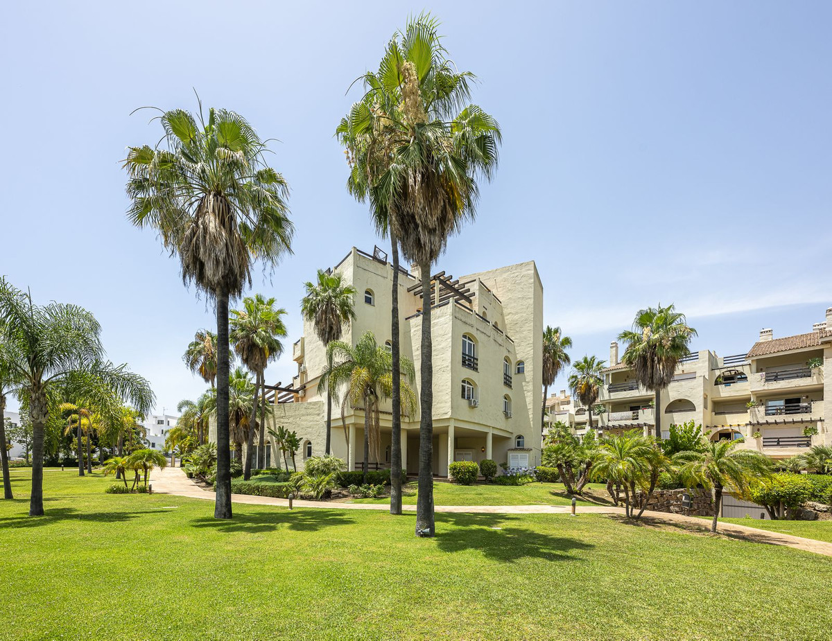 36 Bed Commercial unit for sale in El Paraiso Costa Del Sol, Málaga, Spain