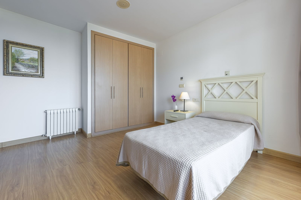 36 Bed Commercial unit for sale in El Paraiso Costa Del Sol, Málaga, Spain