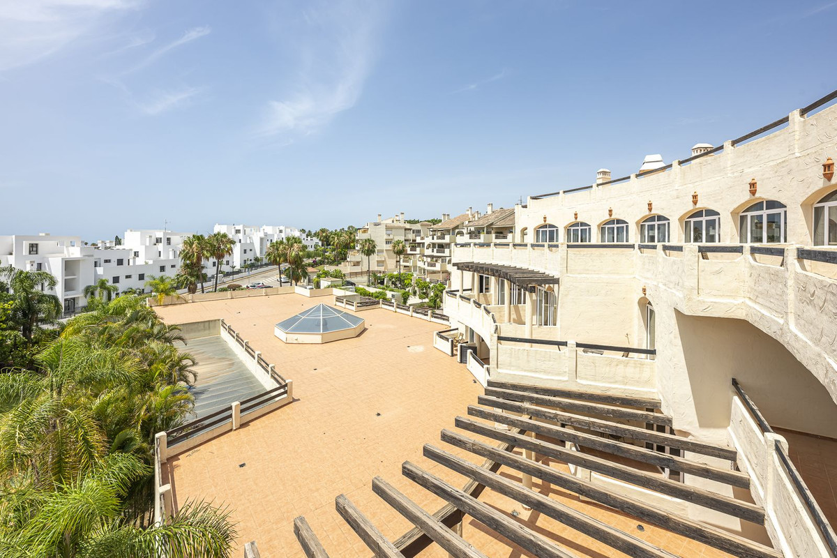 36 Bed Commercial unit for sale in El Paraiso Costa Del Sol, Málaga, Spain