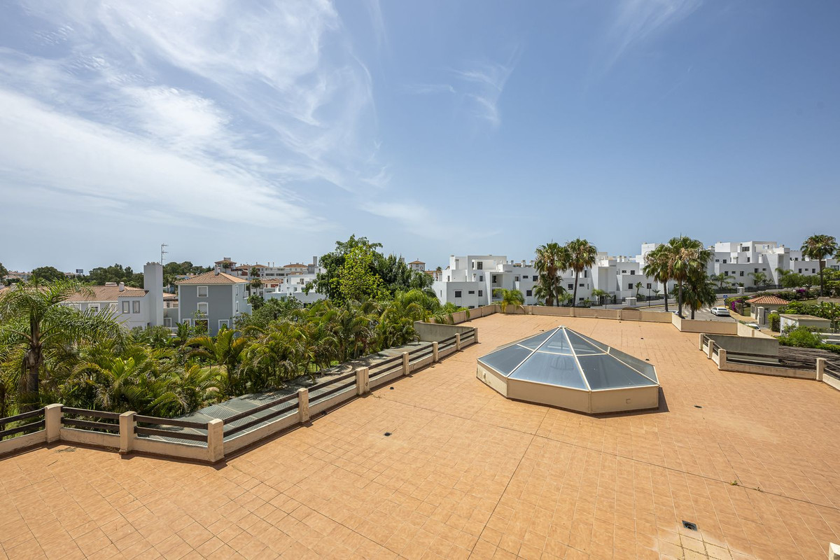 36 Bed Commercial unit for sale in El Paraiso Costa Del Sol, Málaga, Spain