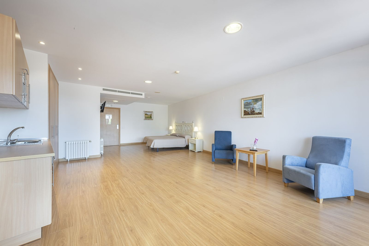 36 Bed Commercial unit for sale in El Paraiso Costa Del Sol, Málaga, Spain