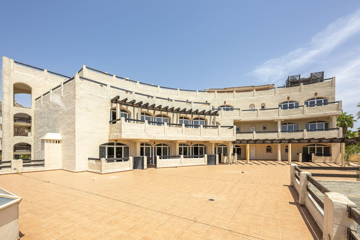 36 Bed Commercial unit for sale in El Paraiso Costa Del Sol, Málaga, Spain