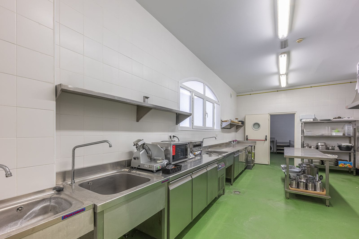 36 Bed Commercial unit for sale in El Paraiso Costa Del Sol, Málaga, Spain