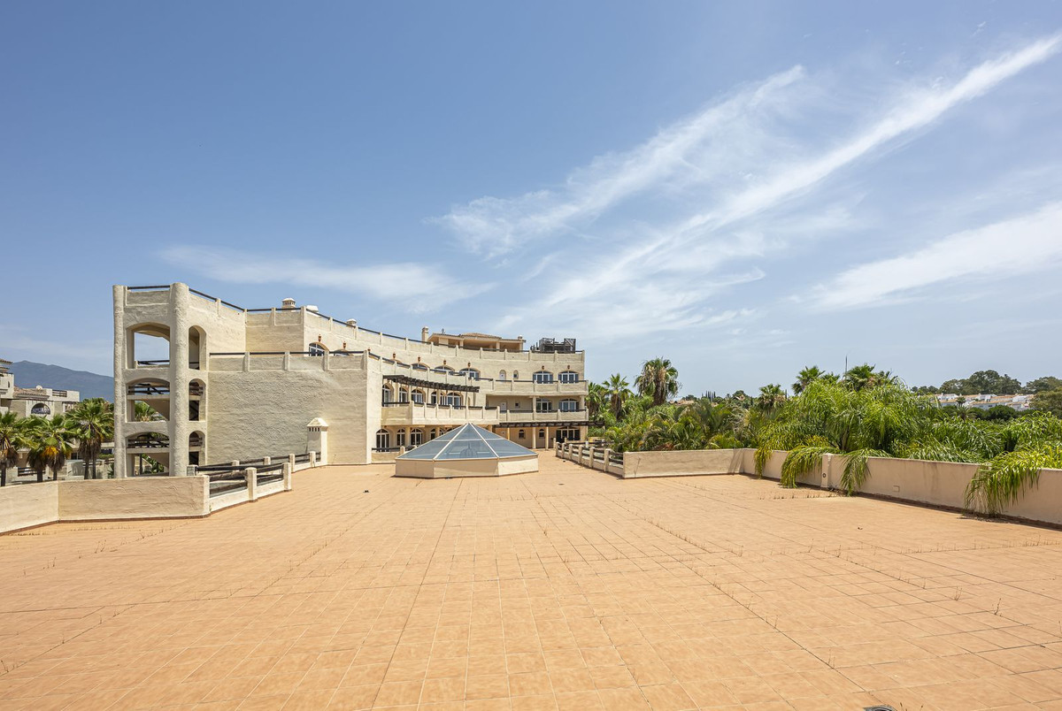 36 Bed Commercial unit for sale in El Paraiso Costa Del Sol, Málaga, Spain