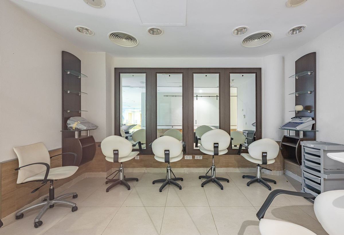 36 Bed Commercial unit for sale in El Paraiso Costa Del Sol, Málaga, Spain