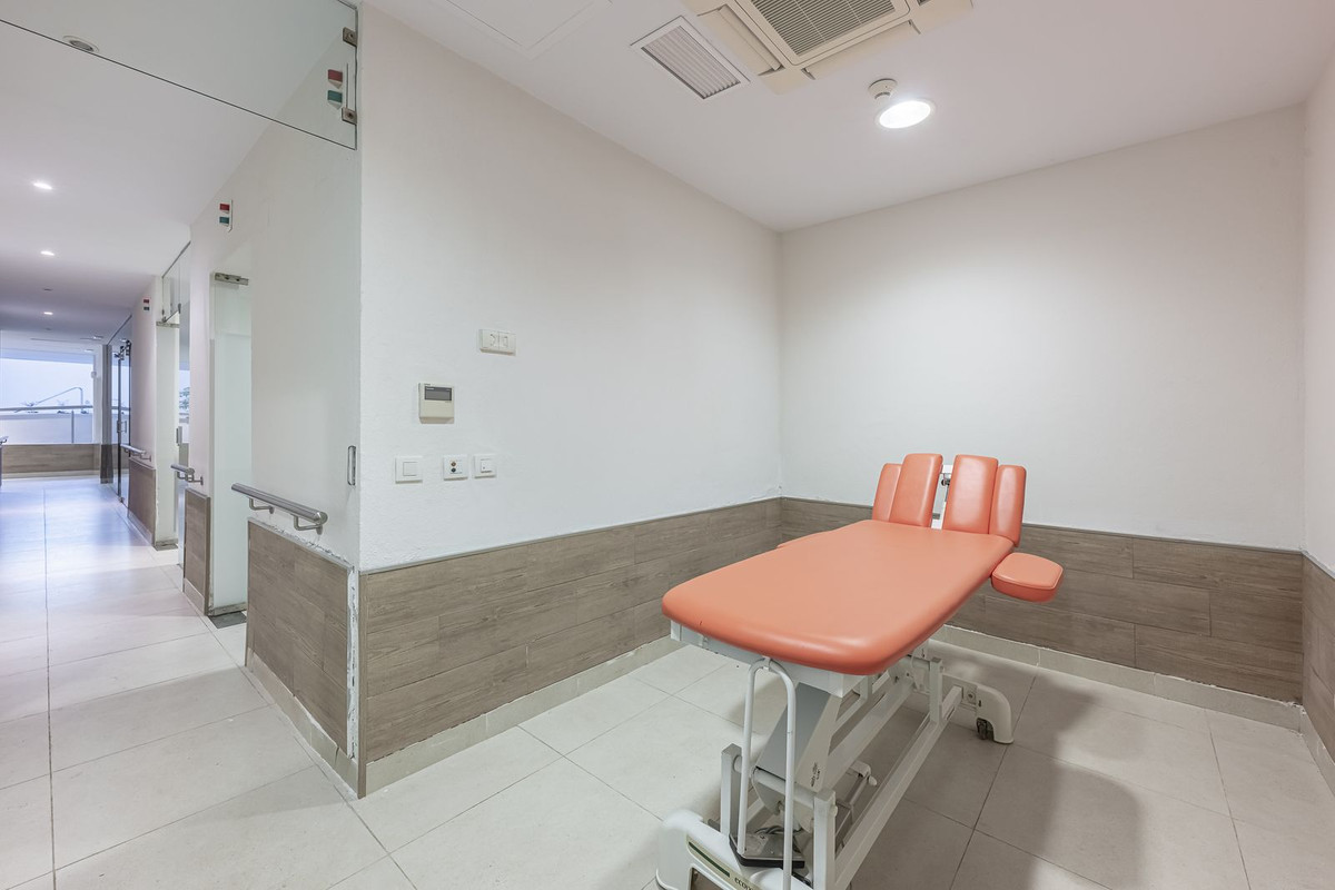 36 Bed Commercial unit for sale in El Paraiso Costa Del Sol, Málaga, Spain