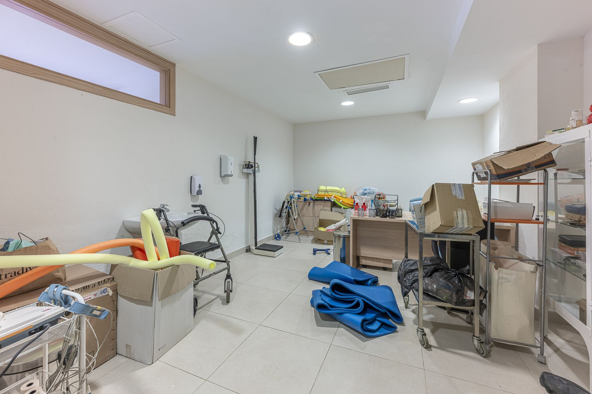 36 Bed Commercial unit for sale in El Paraiso Costa Del Sol, Málaga, Spain