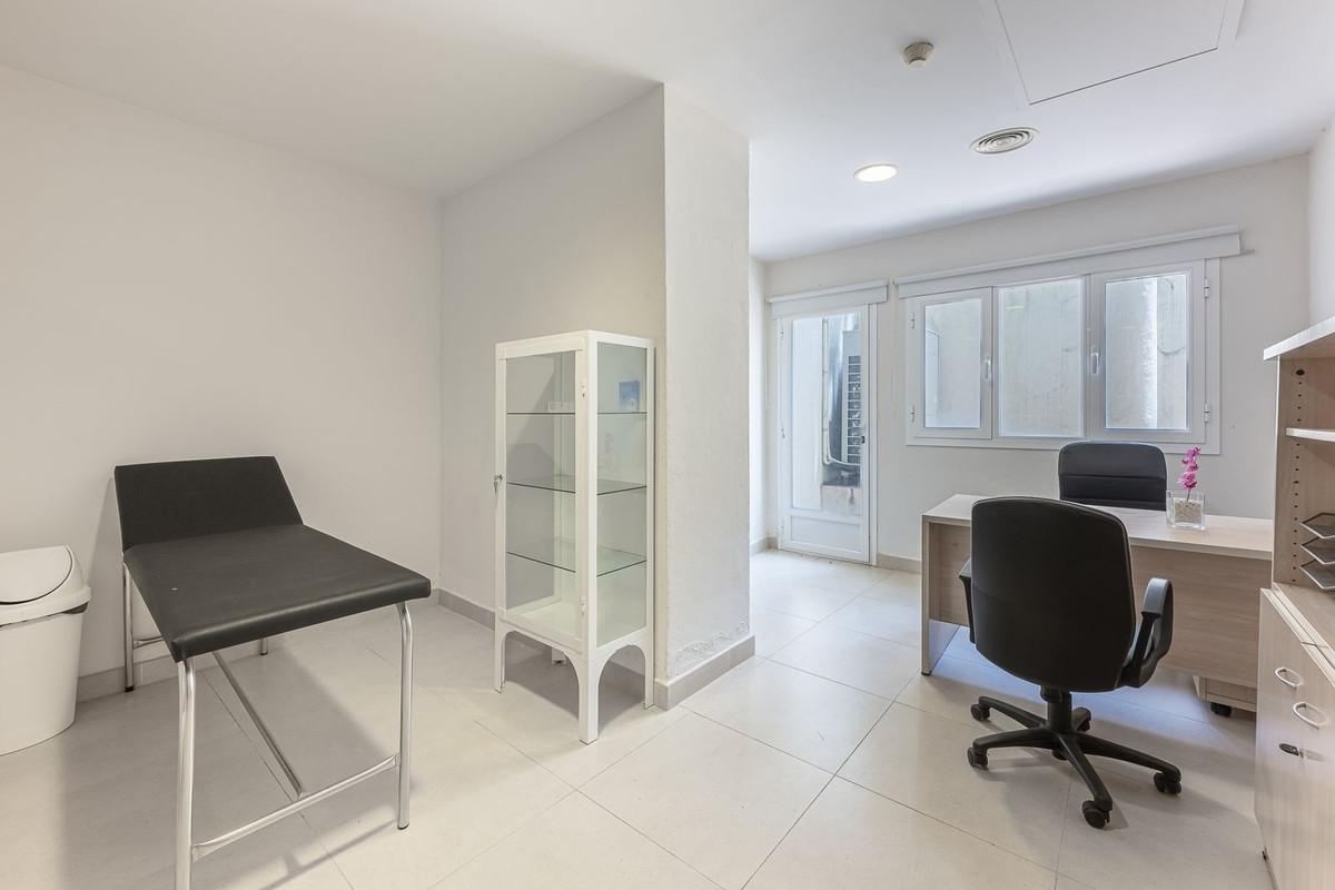 36 Bed Commercial unit for sale in El Paraiso Costa Del Sol, Málaga, Spain