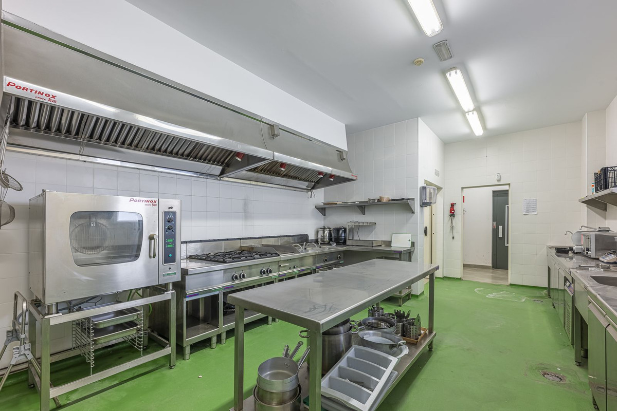 36 Bed Commercial unit for sale in El Paraiso Costa Del Sol, Málaga, Spain