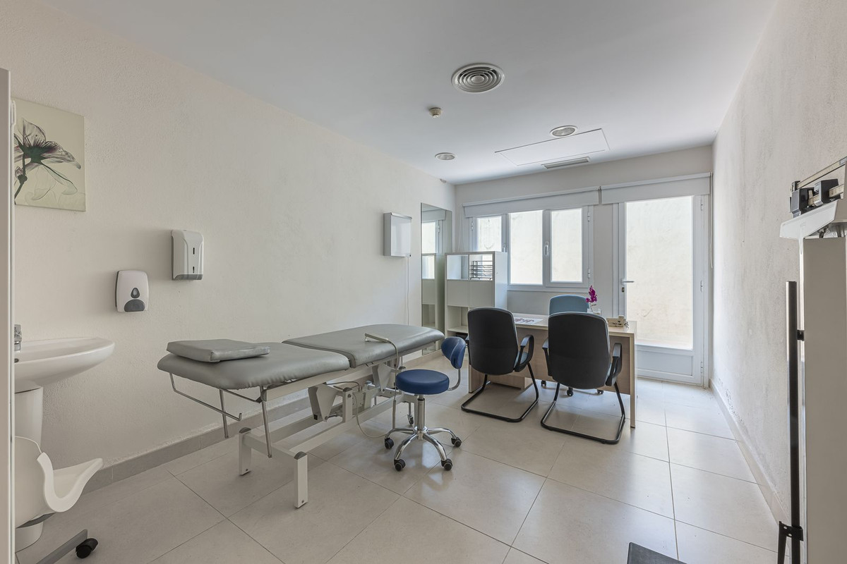 36 Bed Commercial unit for sale in El Paraiso Costa Del Sol, Málaga, Spain