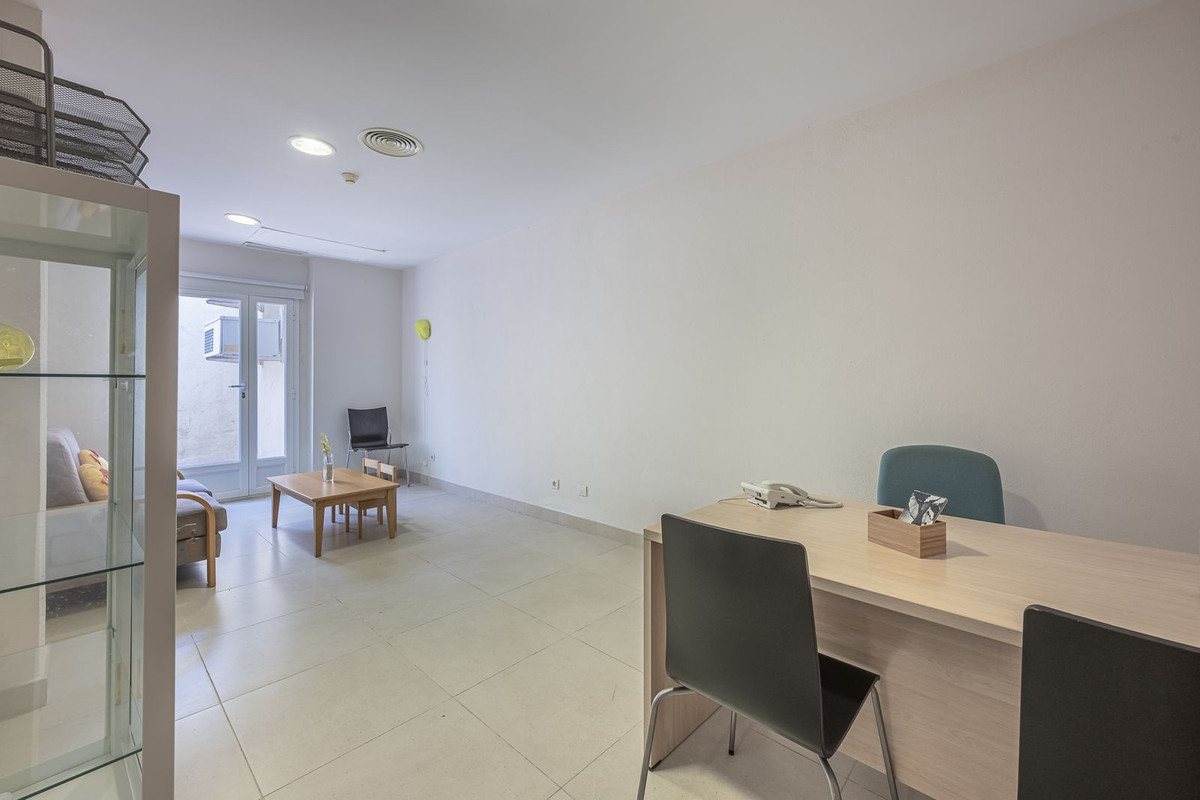 36 Bed Commercial unit for sale in El Paraiso Costa Del Sol, Málaga, Spain