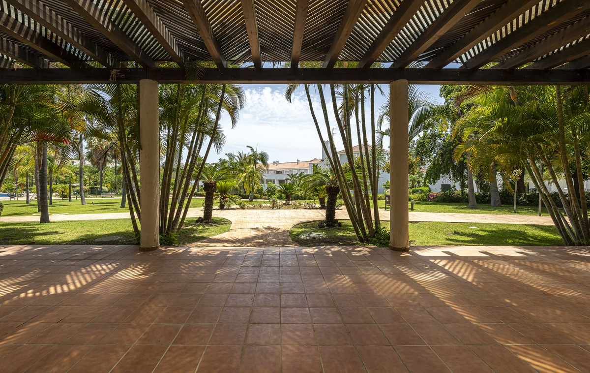 36 Bed Commercial unit for sale in El Paraiso Costa Del Sol, Málaga, Spain